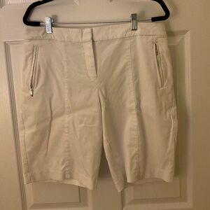 LADIES WHITE IZOD GOLF SHORTS.  EXCELLENT CONDITION!  SIZE 12.